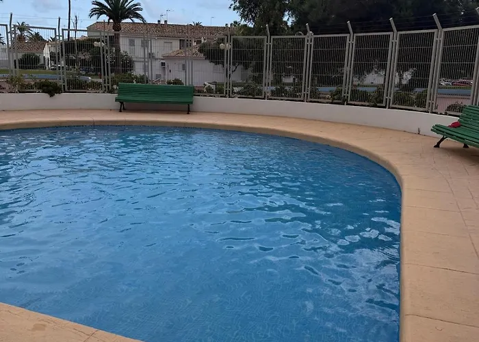 Sea Views And Free Parking By The Beach