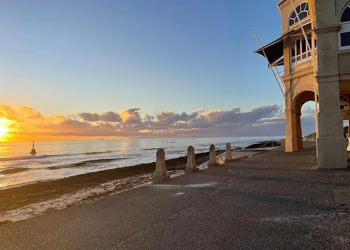 Cottesloe Beachfront Ocean View Apartment