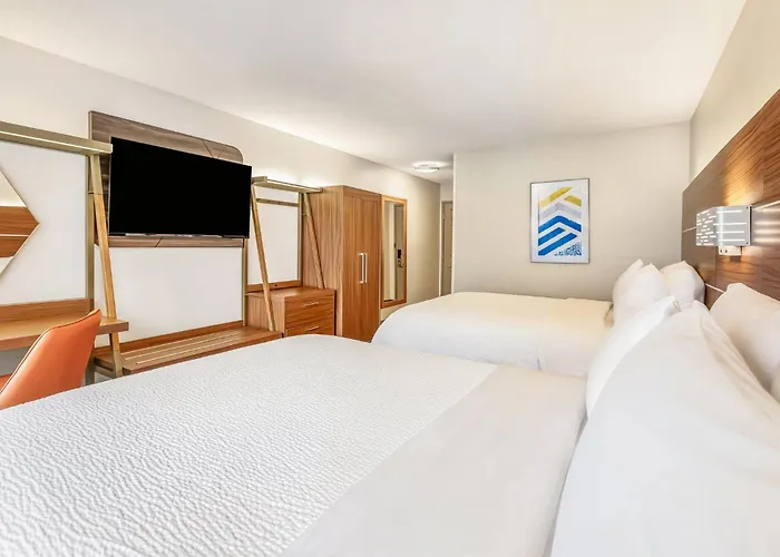Holiday Inn Express & Suites Minneapolis - West End By Ihg