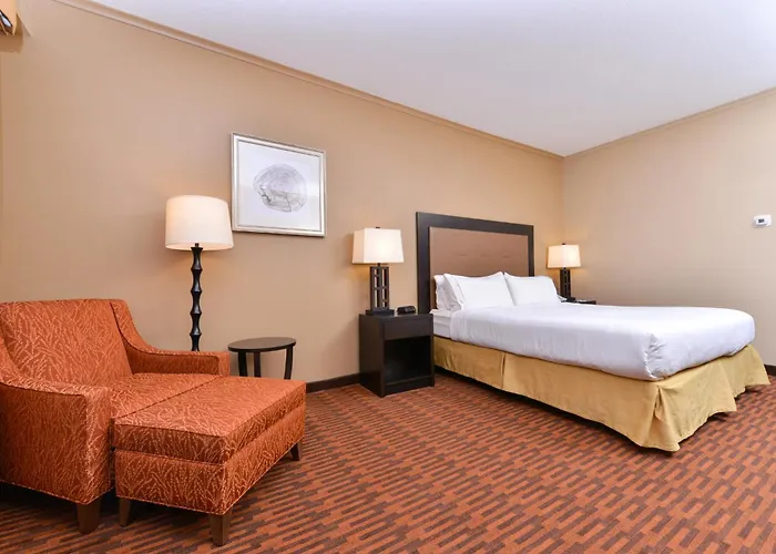Holiday Inn Express Breezewood By Ihg