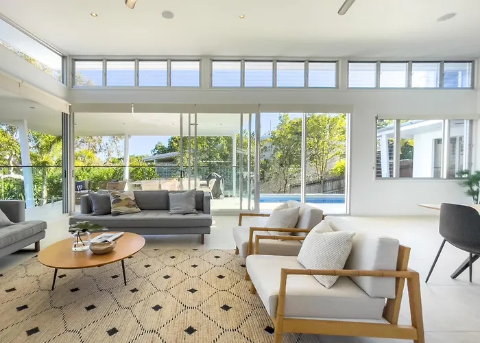 Stunning Views, Private Pool Near Hastings St