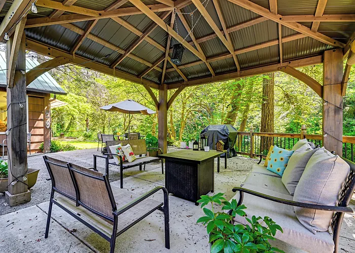 Outdoor Adventure: Tranquil Creekside Retreat