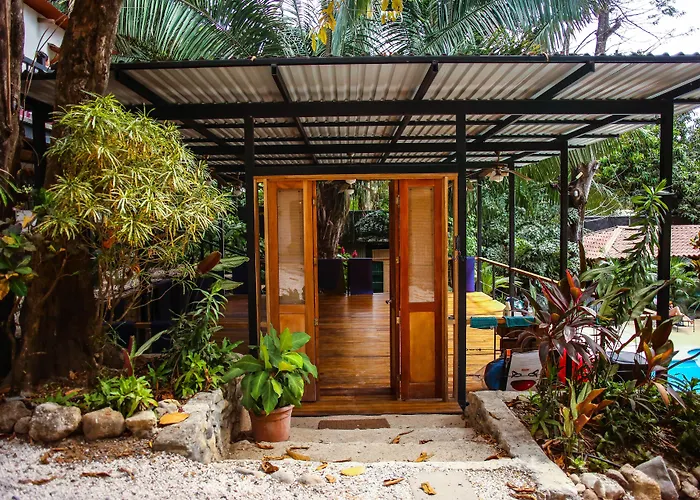 Believe Surf & Yoga Lodge Santa Teresa