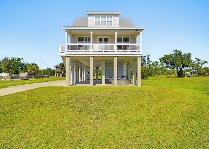 Walk To Beach: Oceanfront Home W/ Outdoor Kitchen