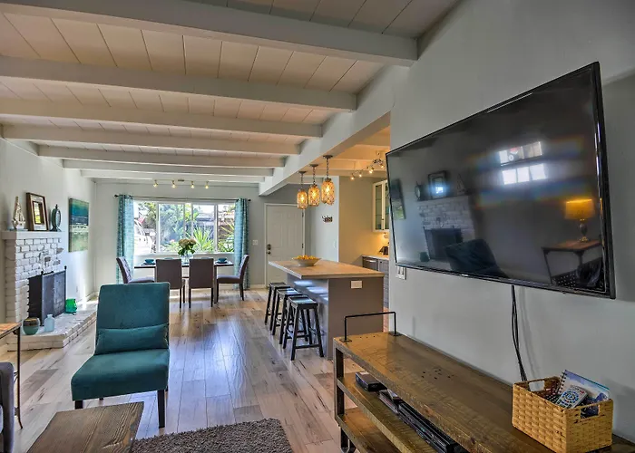 Remodeled Ventura Beach Home With Yard & Fire Pit!