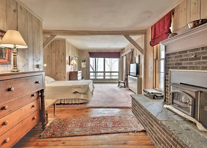 Skaneateles Lake Home: Water Views & Private Beach