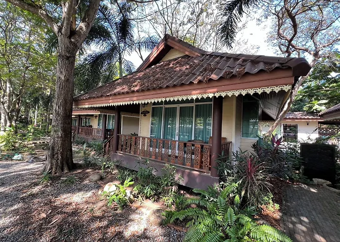 Baan Nam Pen Resort