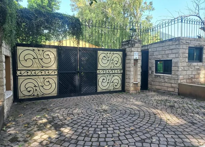 Embassy Lodge