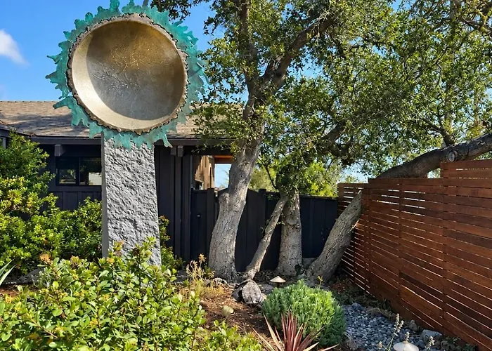 5 Acres Pool/Spa, Walk To All Big Sur Has To Offer