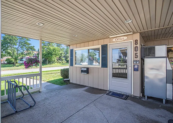 Ludington Pier House