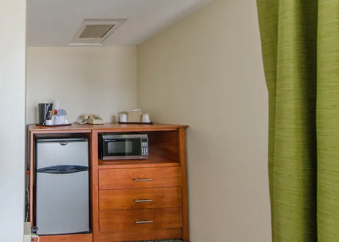 Attache Motel