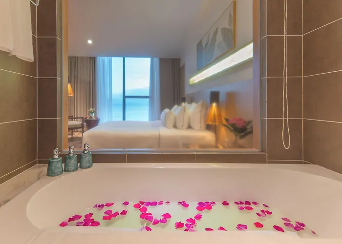 Starcity Bayfront Nha Trang Hotel