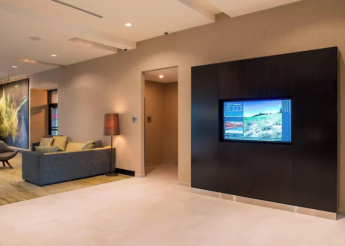 Courtyard By Marriott Holland Downtown