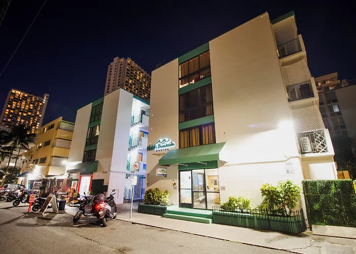 Waikiki Beachside Hostel