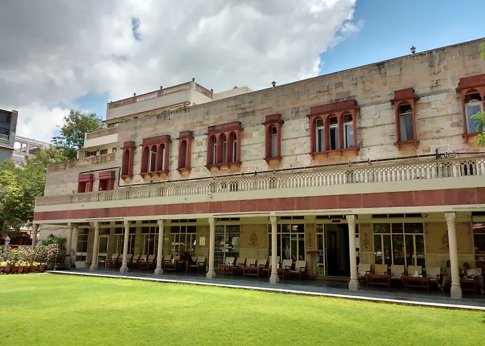 Hotel Arya Niwas