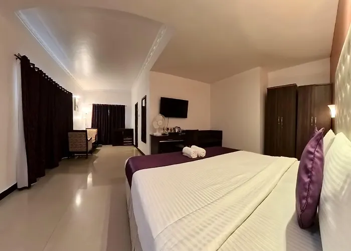 Silver Sands Hideaway Resort, Candolim