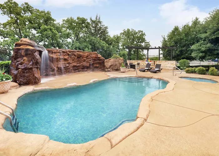 Best Western Premier Crown Chase Inn & Suites