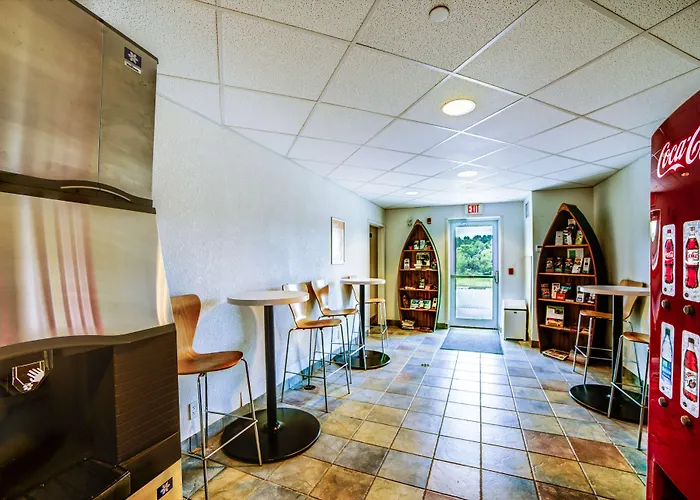 Motel 6-Huntsville, On