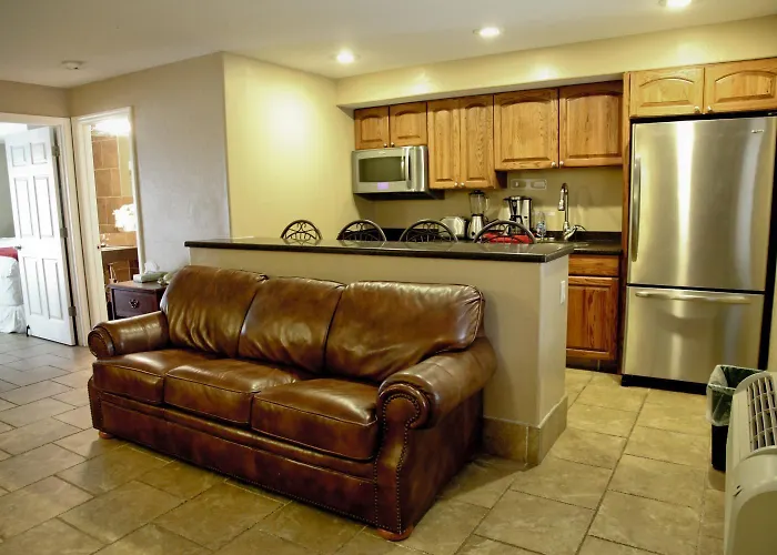 Lake Grassy Inn & Suites