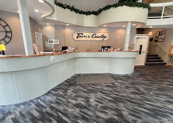Town & Country Inn & Resort