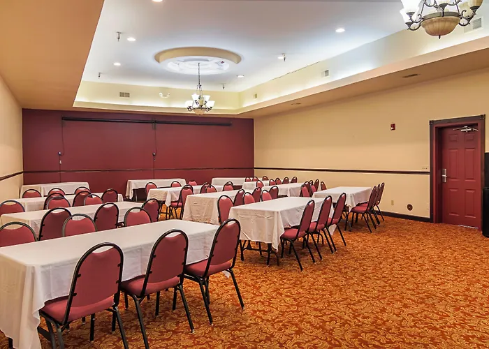 Red Roof Inn & Suites Lake Orion / Auburn Hills