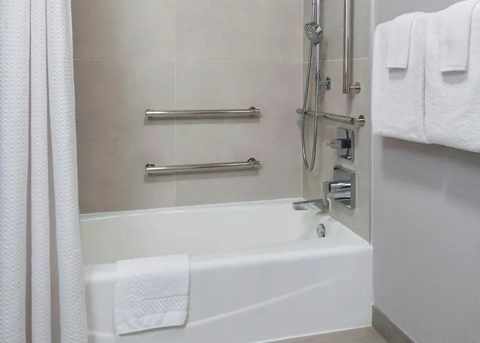 Courtyard By Marriott Jersey City Newport
