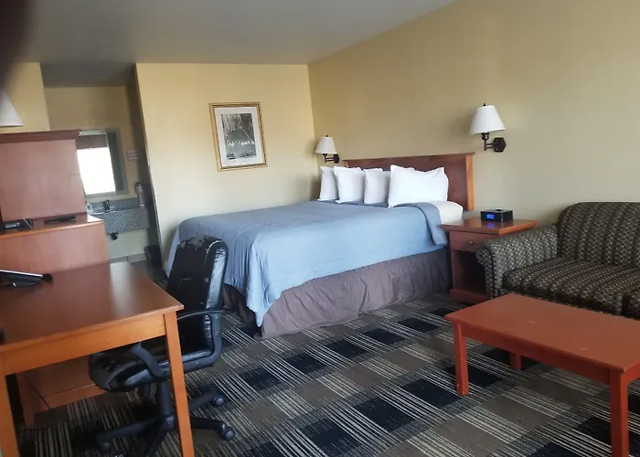 Oakridge Inn & Suites