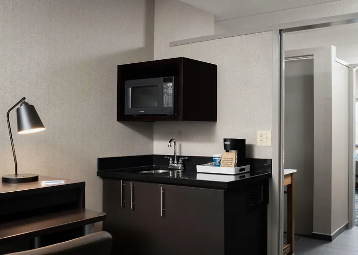 Four Points By Sheraton Milwaukee North Shore