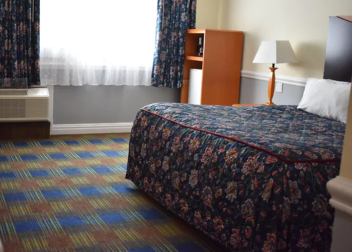 East Norwich Inn