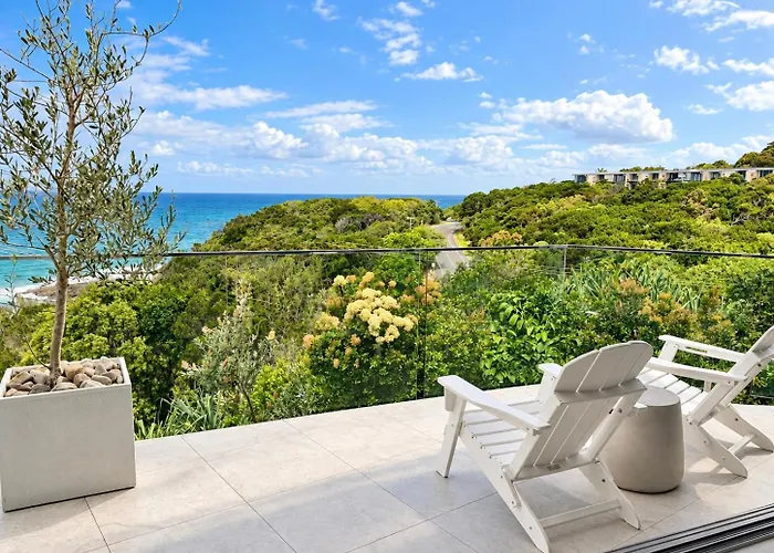 Coolum Bays Beachfront Apartment With Ocean View Bath