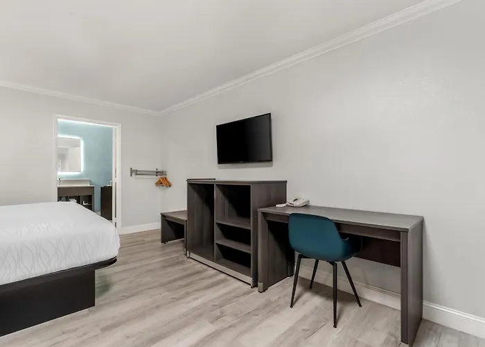 Red Lion Inn & Suites Lemoore