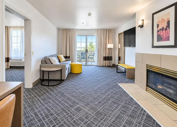 Comfort Inn & Suites Lancaster Antelope Valley