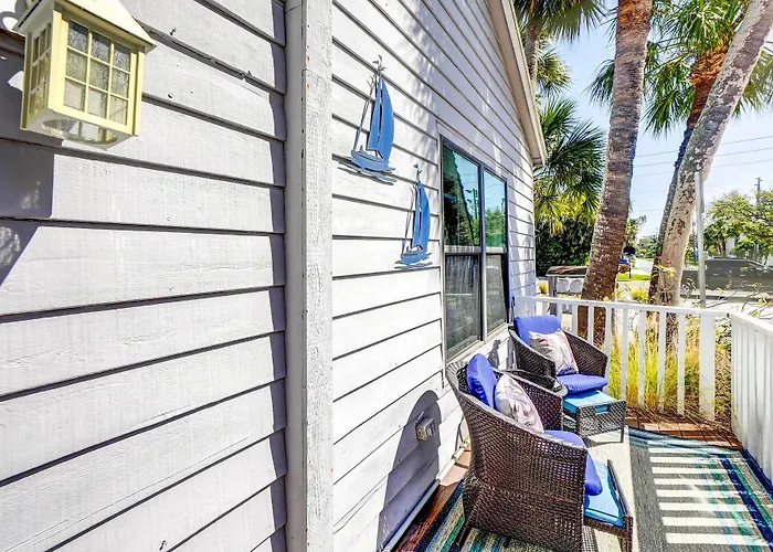Indian Rocks Beach Cottage, Walk To Beach!