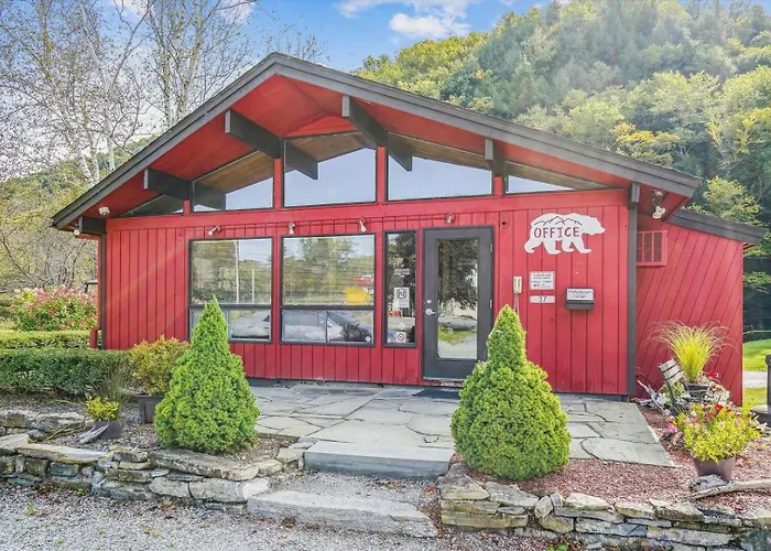 210 Cedarbrook Queen Studio