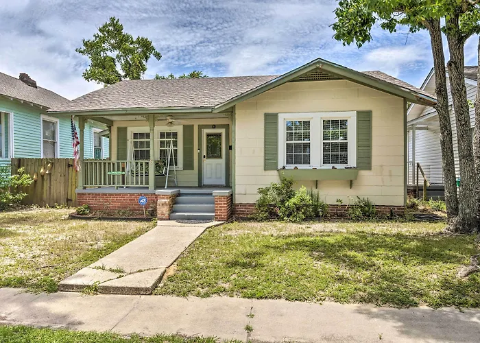 Cozy Gulfport Home: Walk To Beach, Marina & Casino