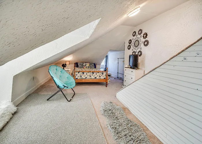 Hampton Sanctuary W/ Fire Pit & Fenced Yard!
