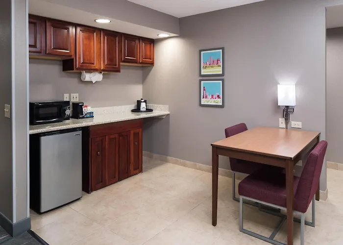 Hampton Inn & Suites Chicago North Shore