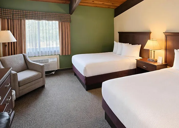Skyline Hotel Lake George