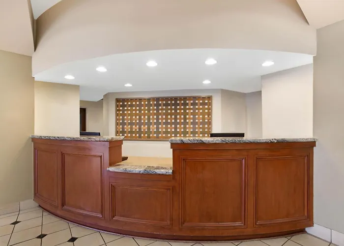 La Quinta By Wyndham New Haven