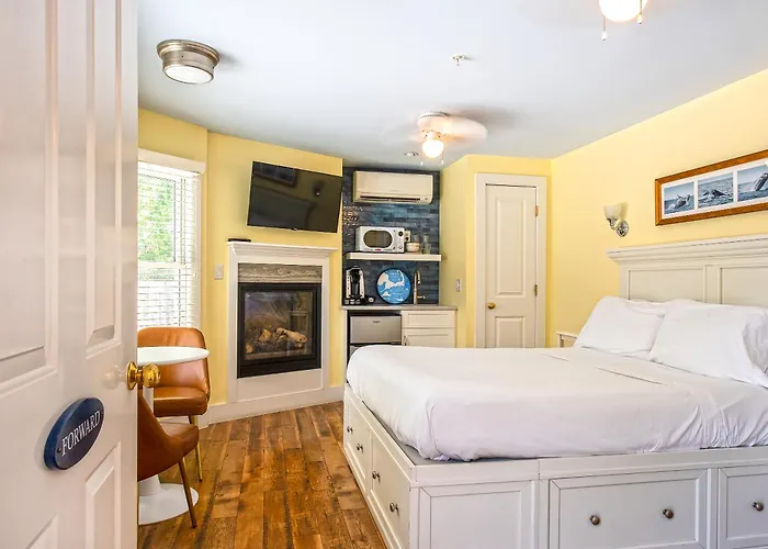 Admiral'S Landing (Adults Only)