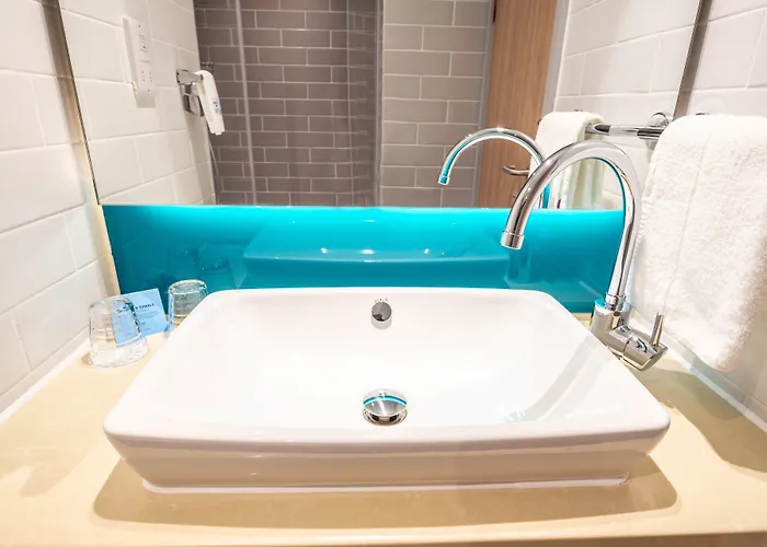 Holiday Inn Express - London Heathrow T4 By Ihg