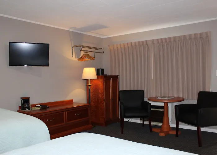 Admiral Motel