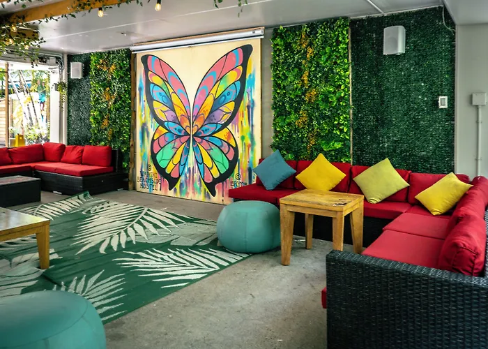 Waikiki Beachside Hostel