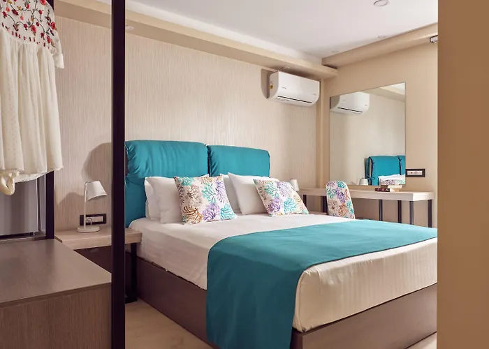 Koukounaria Hotel & Suites