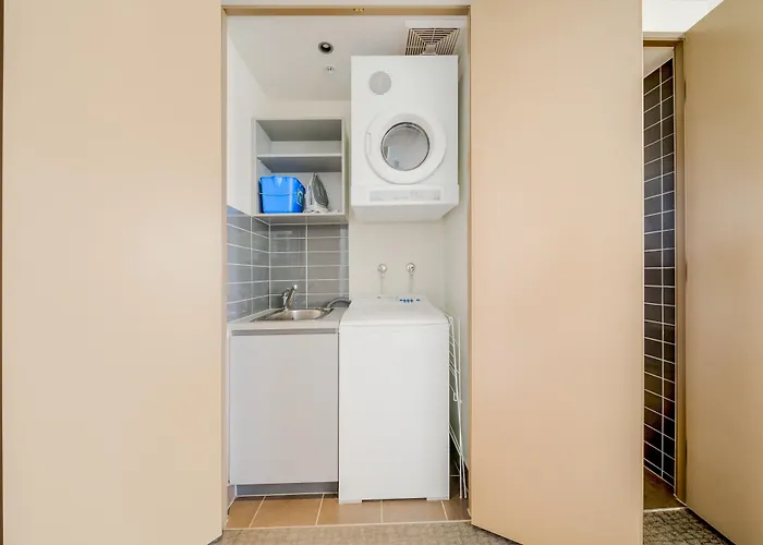 Oaks Redcliffe Mon Komo Suites