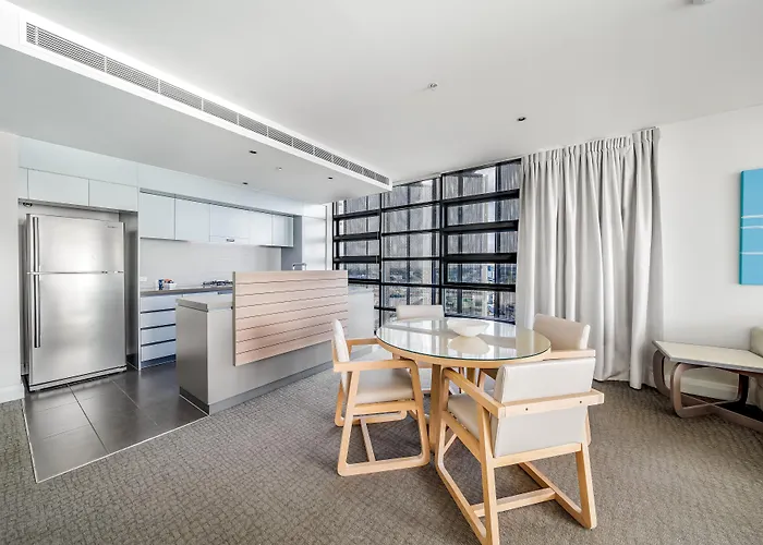 Oaks Redcliffe Mon Komo Suites