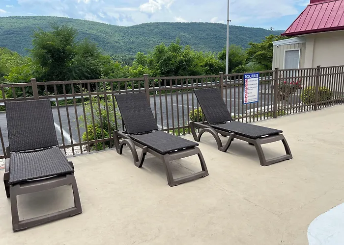 Hotel Red Rose By Townhouse Covington I-64