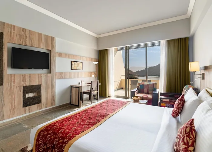 Via Lakhela Lakeview Resort & Spa