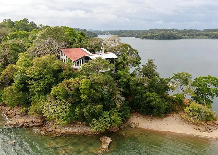 Hotel Boca Brava Lodge, Cabanas Rusticas Con Vista Al Mar, En Isla Boca Brava, Boca Chica, Frente A Playa, Naturaleza Y Descanso