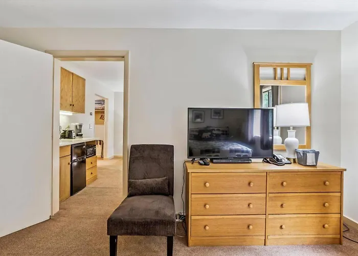 Cedarbrook Junior Suite 11921